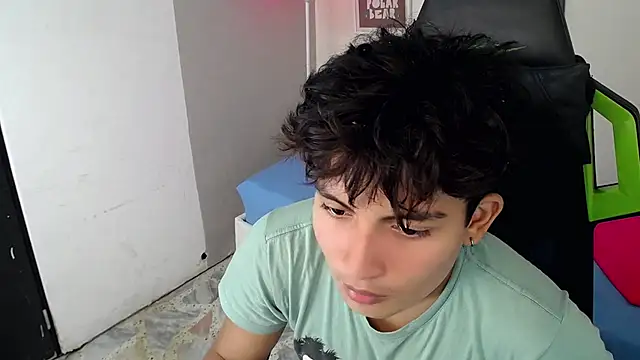 Snapshot of Green_XoX chatting on December 2, 2025, 8:48 pm Green XoX online show from December 2, 2025, 8:48 pm