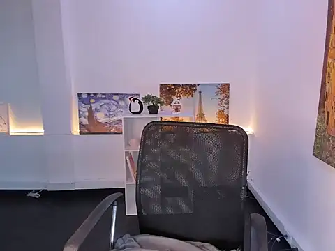 SwettieSammy online show from December 18, 2025, 12:11 pm