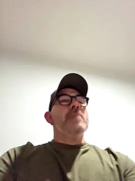 Snapshot of Aresal84 chatting on December 2, 2025, 12:38 am Aresal84 online show from December 2, 2025, 12:38 am