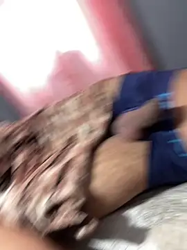 larysinha online show from April 12, 2026, 12:32 pm