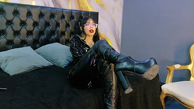 MilaDeRoux online show from April 1, 2026, 2:45 am