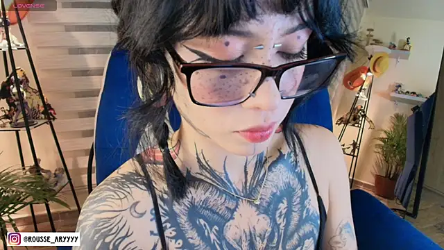 AryRousse online show from April 16, 2026, 1:39 am