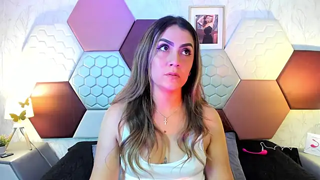 AriaRous online show from April 14, 2026, 3:51 pm