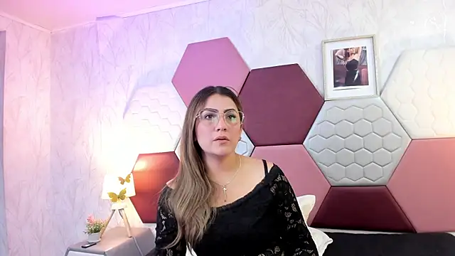 Snapshot of AriaRous chatting on April 23, 2026, 4:31 pm AriaRous online show from April 23, 2026, 4:31 pm