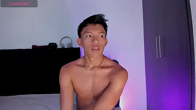 Snapshot of santinaughty chatting on February 14, 2026, 5:53 pm santinaughty online show from February 14, 2026, 5:53 pm