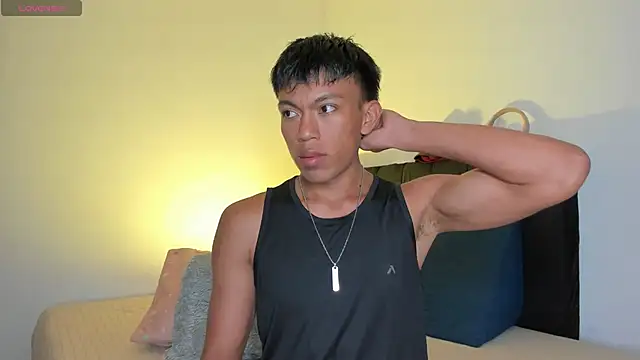 Snapshot of santinaughty chatting on February 19, 2026, 2:29 am santinaughty online show from February 19, 2026, 2:29 am