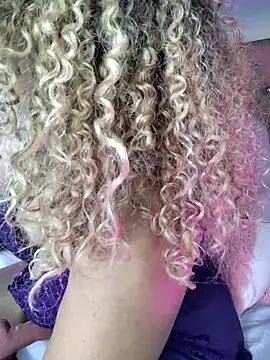 BonnieRitz online show from December 15, 2025, 9:02 am