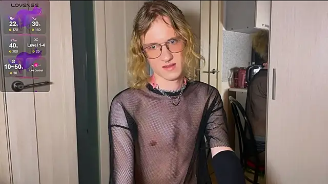 Snapshot of Avery_adam chatting on February 17, 2026, 10:38 pm Avery adam online show from February 17, 2026, 10:38 pm