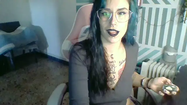 Snapshot of blackrose1997 chatting on December 5, 2025, 2:25 pm blackrose1997 online show from December 5, 2025, 2:25 pm