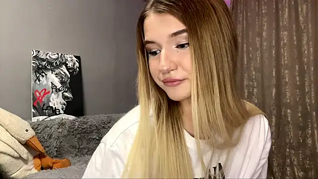 VikkiWittel online show from December 4, 2025, 4:59 pm