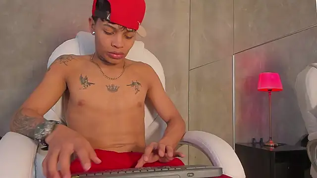 Snapshot of Renzo_Dogan chatting on December 1, 2025, 3:00 am Renzo Dogan online show from December 1, 2025, 3:00 am