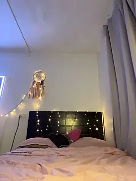 kira velour online show from December 19, 2025, 12:39 am