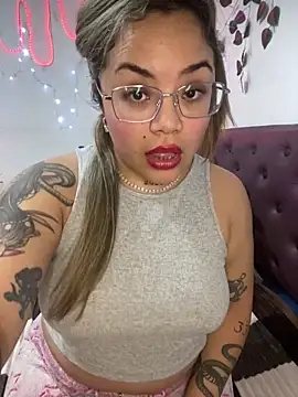 Lindalatina2001 online show from May 28, 2026, 11:35 pm