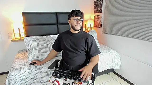 mike foxxx  online show from January 7, 2026, 1:35 pm