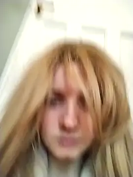 Amy01112 online show from December 22, 2025, 2:25 pm