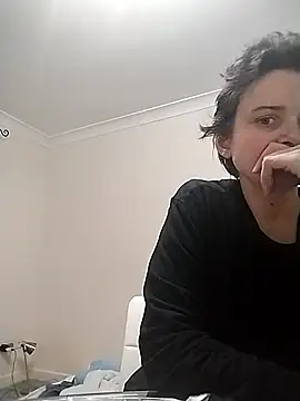 Amy01112 online show from April 15, 2026, 8:20 pm