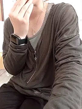 gatitachula93 online show from April 15, 2026, 12:23 pm