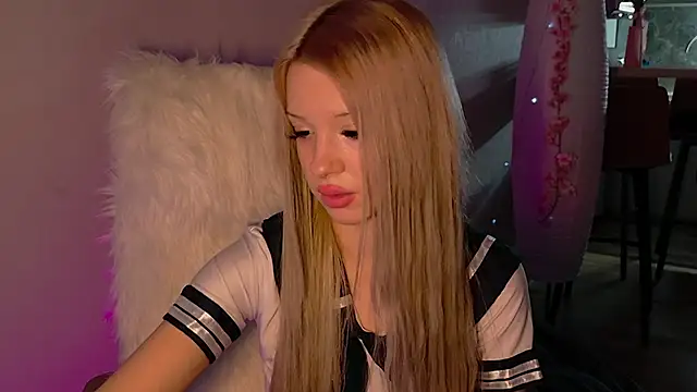 Snapshot of lana_parker chatting on December 15, 2025, 1:15 pm lana parker online show from December 15, 2025, 1:15 pm