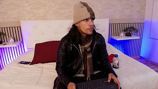 PatrickS25 online show from December 15, 2025, 3:33 am