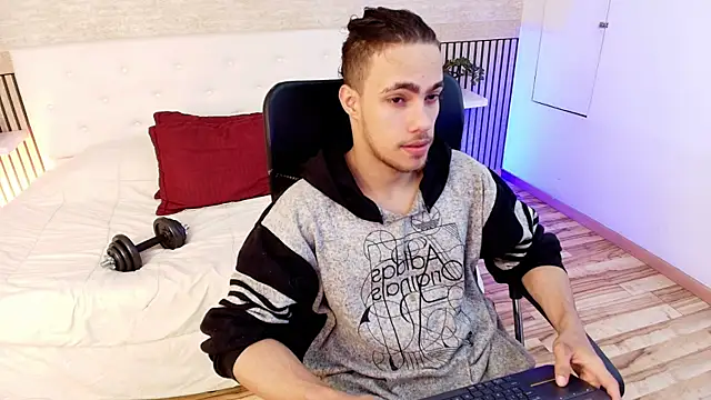 PatrickS25 online show from December 16, 2025, 3:44 am