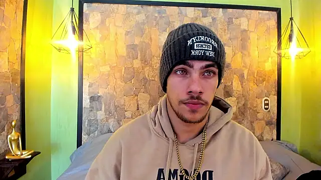 PatrickS25 online show from February 3, 2026, 4:10 am