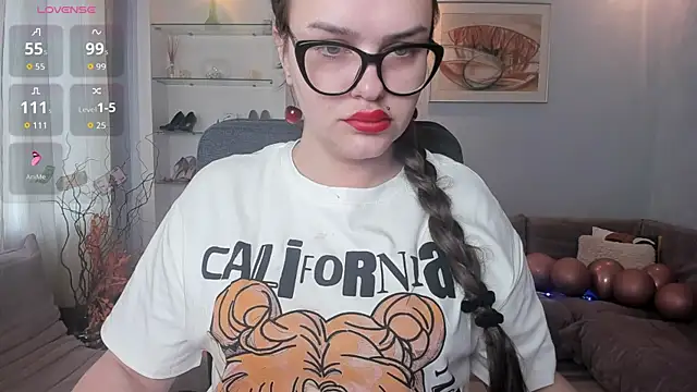 KamillaJei online show from April 16, 2026, 4:02 am