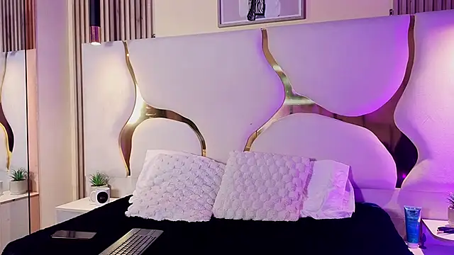 HannyJones online show from December 16, 2025, 12:10 pm