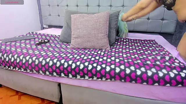 Messy Karol  online show from December 20, 2025, 2:02 pm