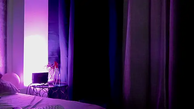 LucyRayy online show from February 28, 2026, 7:48 pm