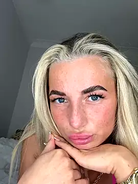 Snapshot of SexyCee_x chatting on December 1, 2025, 9:20 pm SexyCee x online show from December 1, 2025, 9:20 pm