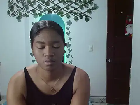 Andreaebony online show from December 18, 2025, 1:06 pm