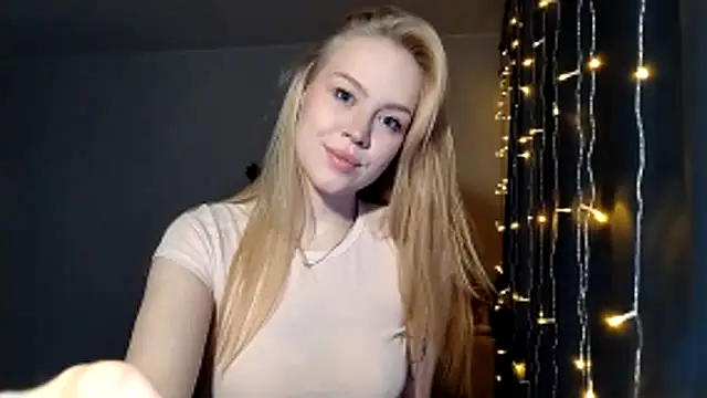 Snapshot of LunaPeony chatting on January 19, 2026, 9:35 am LunaPeony online show from January 19, 2026, 9:35 am