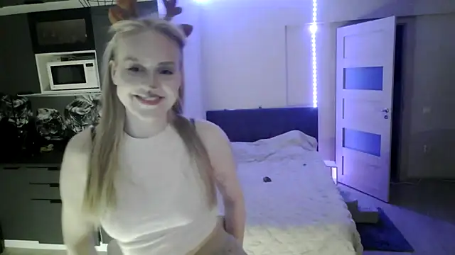 Snapshot of LunaPeony chatting on February 22, 2026, 2:26 pm LunaPeony online show from February 22, 2026, 2:26 pm