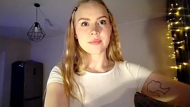 Snapshot of LunaPeony chatting on March 5, 2026, 5:42 pm LunaPeony online show from March 5, 2026, 5:42 pm