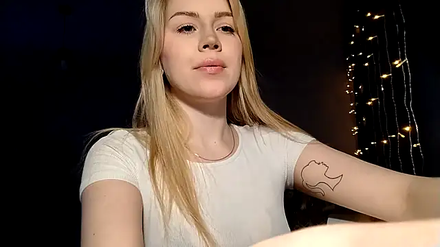 Snapshot of LunaPeony chatting on March 11, 2026, 6:25 pm LunaPeony online show from March 11, 2026, 6:25 pm