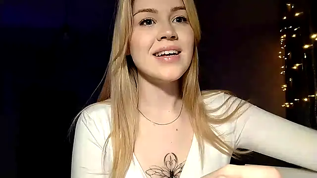 Snapshot of LunaPeony chatting on March 12, 2026, 6:36 pm LunaPeony online show from March 12, 2026, 6:36 pm