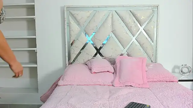 ElenaLauren online show from January 17, 2026, 12:21 pm