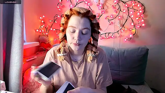 Snapshot of Ungoliant_Kiss chatting on May 27, 2026, 6:16 pm Ungoliant Kiss online show from May 27, 2026, 6:16 pm
