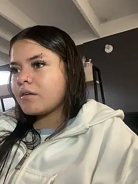 Camila Duarte2 online show from February 4, 2026, 1:39 pm