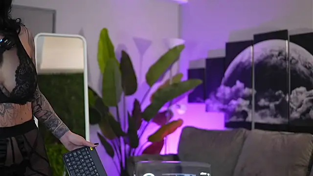 Ivy Trix online show from April 4, 2026, 6:05 pm