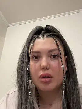 Snapshot of AmazingVi chatting on December 2, 2025, 8:04 pm AmazingVi online show from December 2, 2025, 8:04 pm