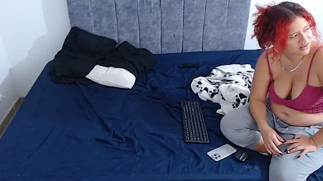 hottie couplee online show from March 31, 2026, 11:05 pm