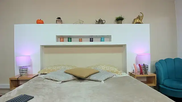 Snapshot of AnikaRomanoff_ chatting on December 3, 2025, 12:47 pm AnikaRomanoff online show from December 3, 2025, 12:47 pm