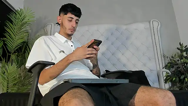 Snapshot of martonny25 chatting on December 3, 2025, 3:25 am martonny25 online show from December 3, 2025, 3:25 am