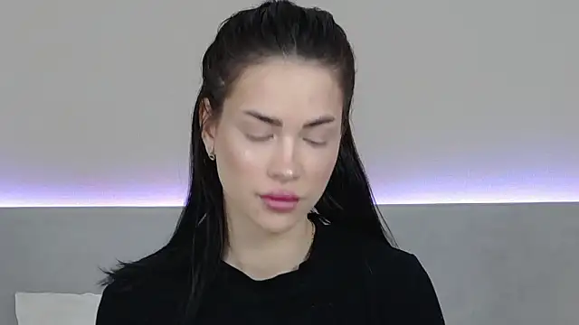 RachaelMils online show from March 16, 2026, 5:44 am