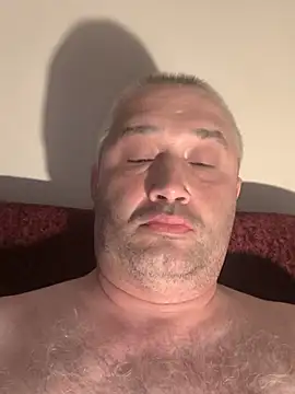 Olomoucak1982 online show from June 18, 2026, 7:40 pm