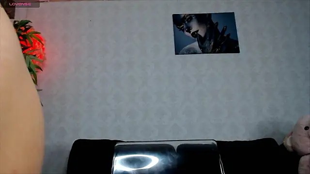 SilviaVanda online show from February 19, 2026, 7:15 am