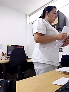 Valeria montana  online show from March 2, 2026, 11:50 am