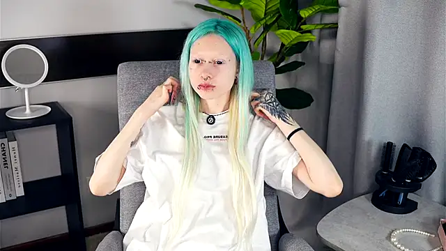 Snapshot of RendaBacke chatting on December 4, 2025, 10:35 am RendaBacke online show from December 4, 2025, 10:35 am