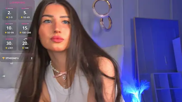 LisaDeviss online show from April 18, 2026, 1:04 pm